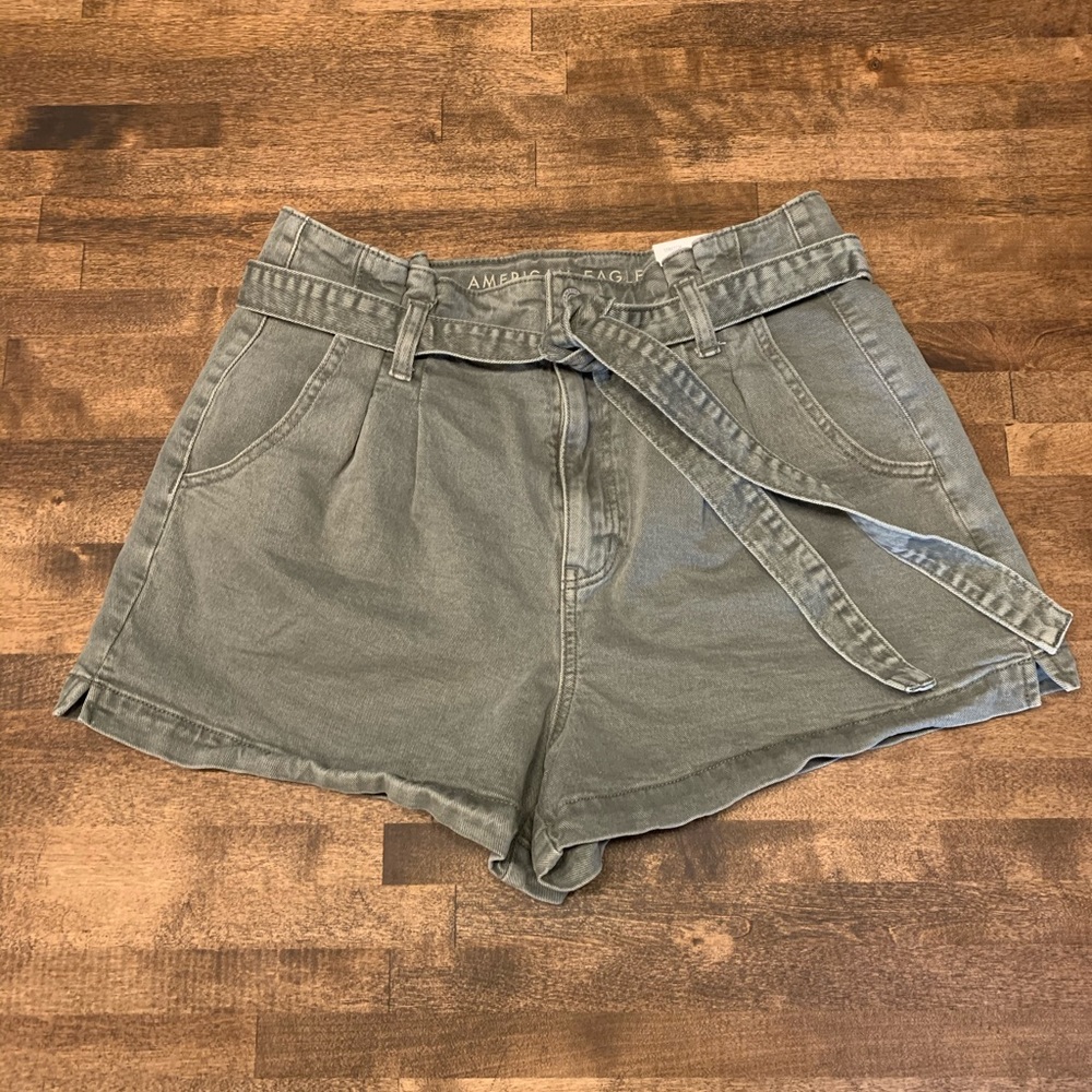 American Eagle green high waisted mom shorts